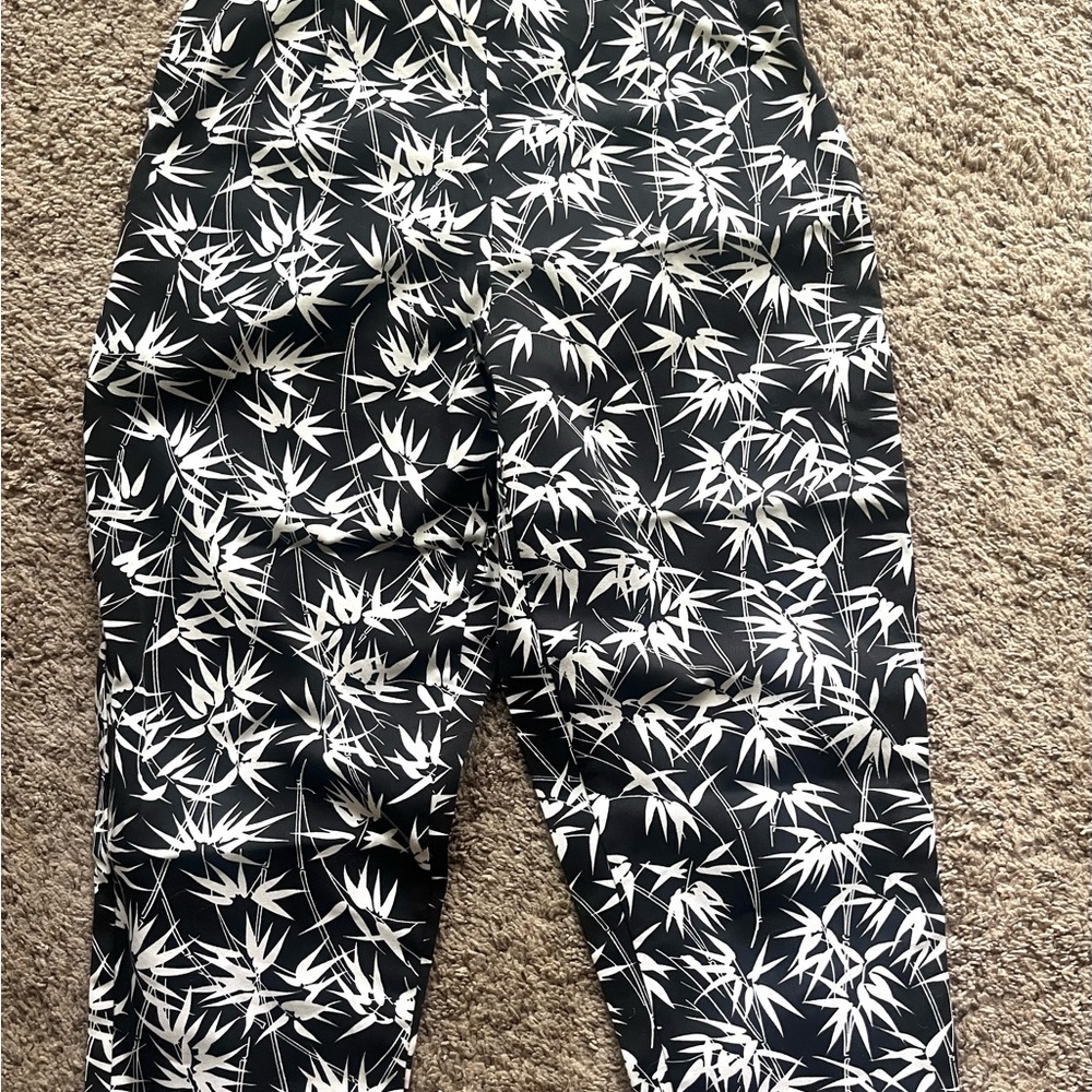 Briggs New York women’s  Black and White Leaf Leggings